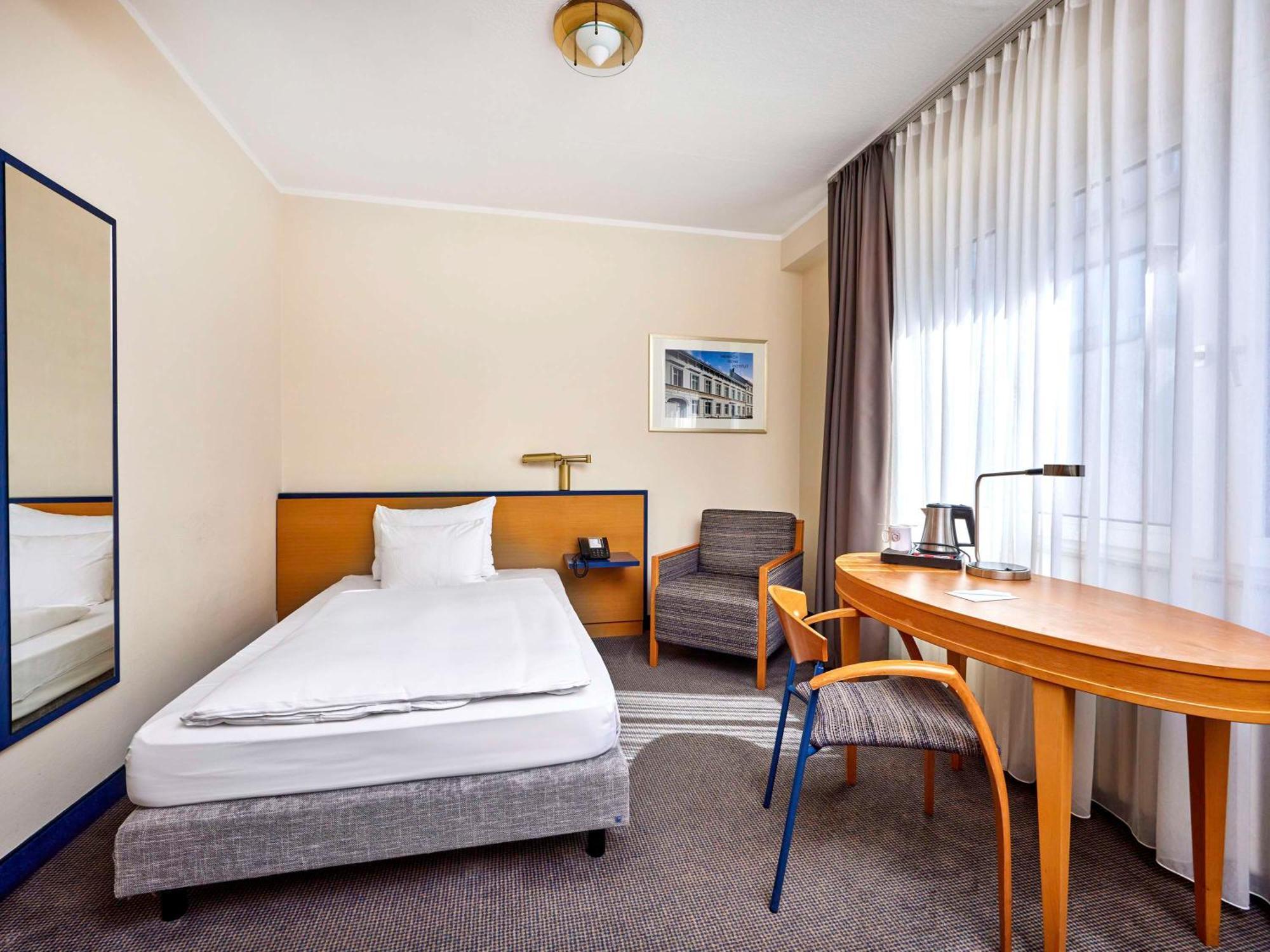 Отель Mercure Center
