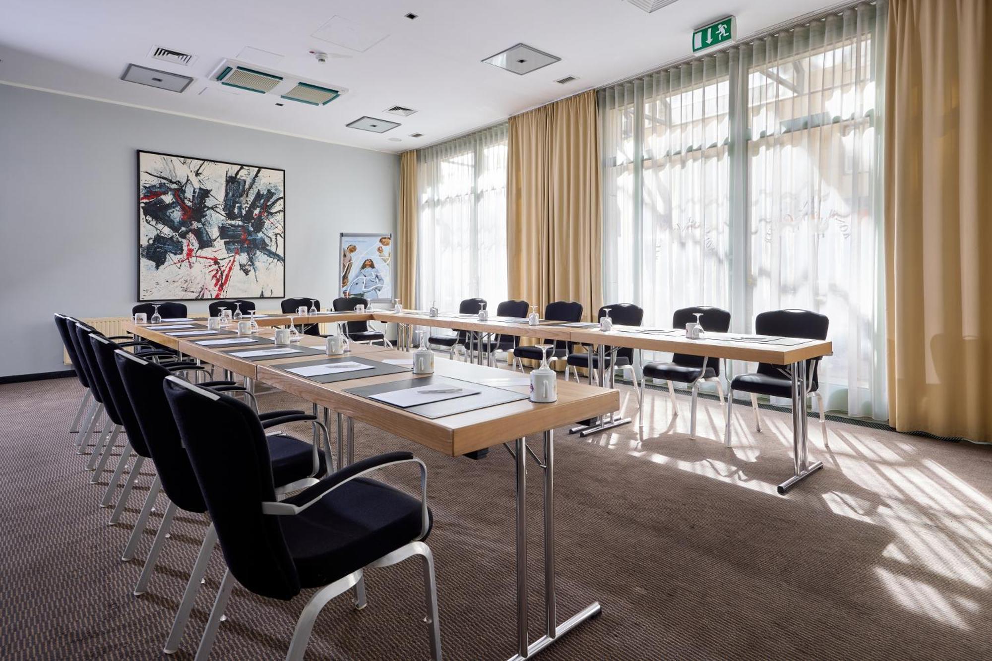 Отель Mercure Center Дюссельдорф